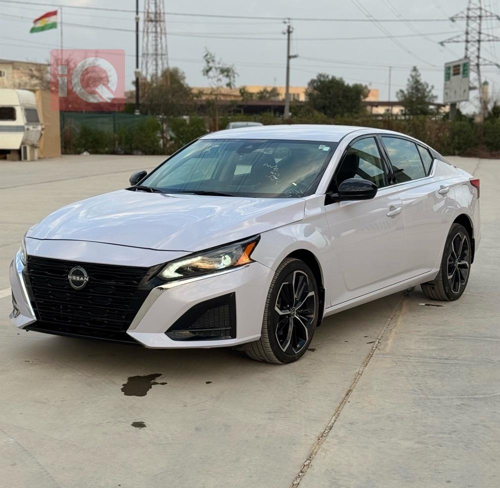 نيسان ألتيما